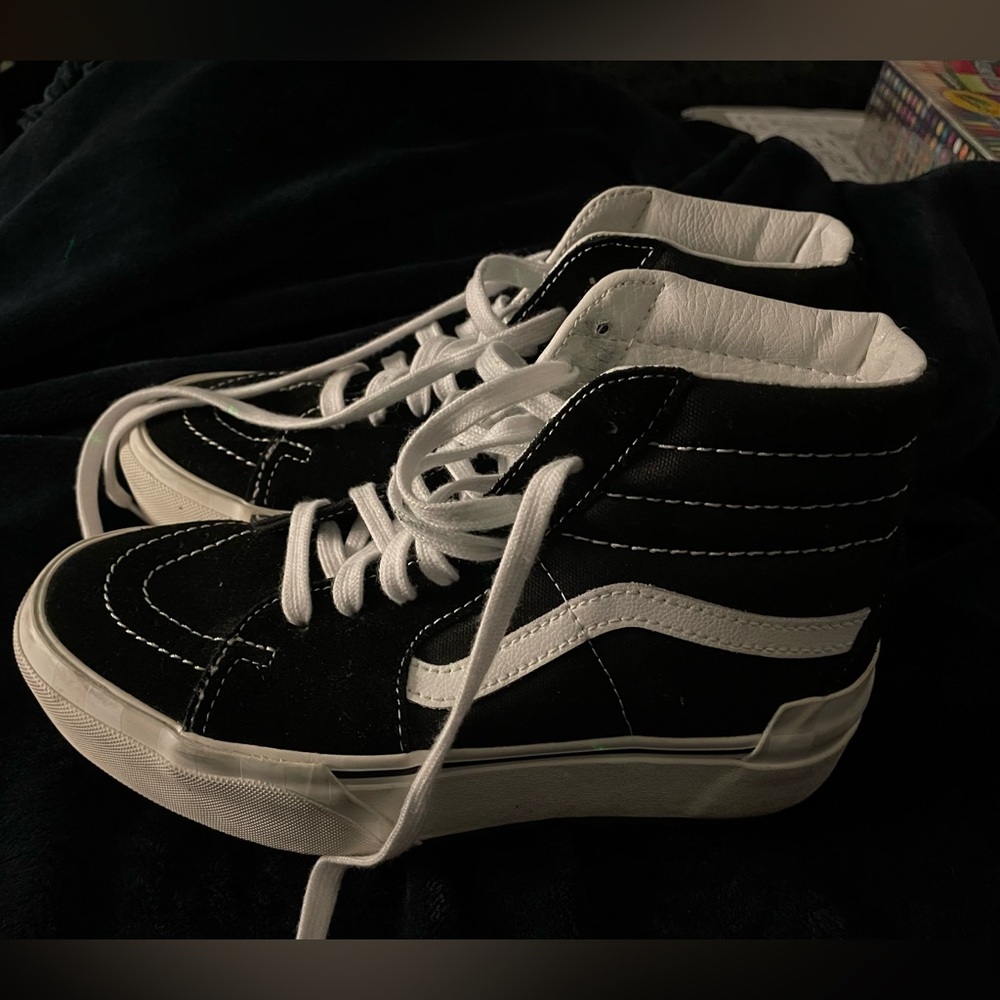 Women’s high sk8 Vans.